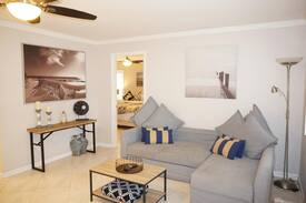 Gulf Gate Estates House | Destination Paradise