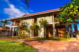 Uswetakeiyawa House | Beach Villa Pamunugama