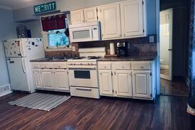 Memphis House | Private East Memphis Guest House (Pet Friendly)