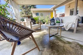 Visalia House | Cozy Poolside Retreat