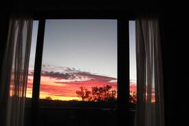 Connellan House | NAMPARA ON THE DUNE - Queen Room - ALICE SPRINGS