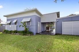 Bendalong House | The Butterfly House in Bendalong is fully fenced so family dog can holiday too.