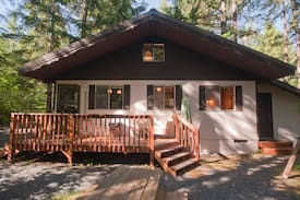 Ashford Cabin | Nisqually Chalet at Mt. Rainier w/ Private Hot Tub