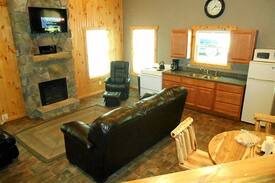 Millersburg Cabin | The Green Ridge Cabin in Berlin with hot tub.