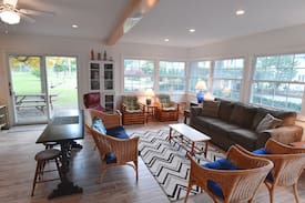 Vermilion Cabin | Cottage in Idyllic Linwood Park