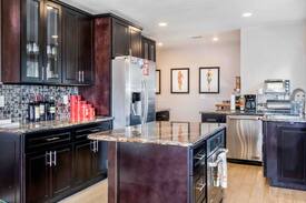 Napa House | Downtown Napa Valley King Suite