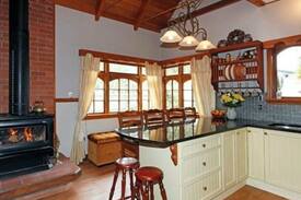 Somerfield House | Gingerbread Lodge privacy single room7