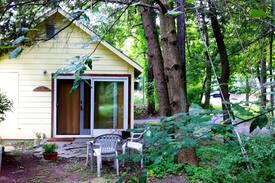 Woodstock Cabin | THE YELLOW COTTAGE in the heart of Woodstock