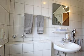 Guetersloh Bed & Breakfast | Dein Hotelzimmer mit Frühstück & WLAN 2N