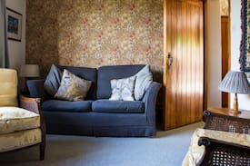 Kendal Cabin | La'al Yam - an Arts and Crafts cottage in Kendal