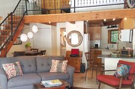 West Plaza House | Fungalow Guesthouse in West Plaza