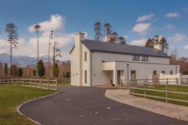 Killarney House | Elegant Spacious Home Ross Road Killarney!