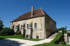 Talus-Saint-Prix Villa | Historical Cottage Abbey Champagne