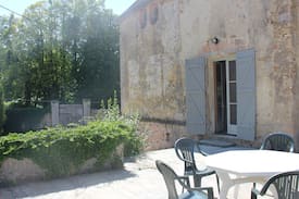Talus-Saint-Prix Villa | Historical Cottage Abbey Champagne