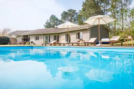 Gradignan Villa | « La Pignada » villa avec piscine au cœur des pins