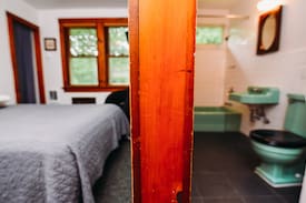 East Stroudsburg Hotel | Rainbow Mountain Resort- Cherry House Queen