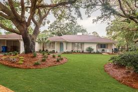 East Beach House | 4326 11th St, "Hank's Cottage"