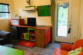 Vancouver House | Cozy Poppy Place. WiFi. Garden. Near Gorge & PDX