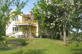 Osteraker Municipality Villa | Villa Holmsängen by the Sea on beautiful Ljusterö