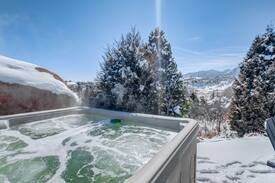 West Colorado Springs House | 4BR Mtn Views☀Garden of the Gods☀Hot Tub, Firepit