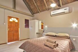 Vioolsdrif Villa | Vioolsdrift Lodge - Chalet 9