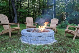 Wardsboro Cabin | Leonard’s Log Cabin- Ski House with Hot Tub
