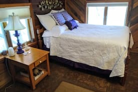 Fayette Bed & Breakfast | Breathe @ JJ's Folly-Light Room