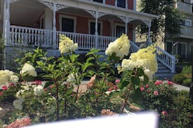 Old Saybrook Center House | Tall Tales Guesthouse at Saybrook Point