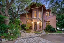 Spicewood House | Luxury Straw Bale Home, Lake Travis