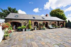 Llanrhidian Higher Cabin | Luxury Barn conversion - Oak Barn, Crwys Farm