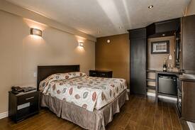 Pont-Viau Hotel | OLUX HOTEL MOTEL SUITES (JACUZZI - NON SMOKING)