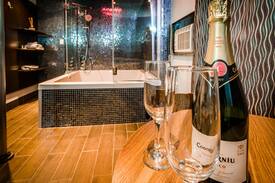Pont-Viau Hotel | OLUX HOTEL MOTEL SUITES (JACUZZI - NON SMOKING)