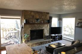 Manhattan House | Cozy Home by Tuttle Creek Lake