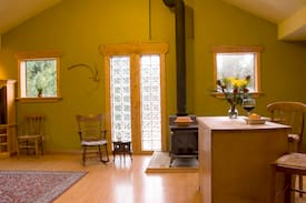 Haida Gwaii Apartment | Nadu Creek Loft: A quiet modern retreat