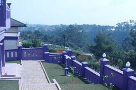 Parongpong Villa | VILA KEMBAR UNGU A (Max.12 Orang)
