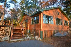 Lake Tomahawk Cabin | Watters Edge Retreat - Lakeside Cabin