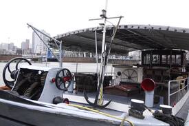 Kop van Zuid Boat Rental | B&B BOAT NAUTILUS ROTTERDAM