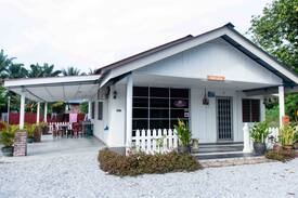 Kampung Chenderong Balai House | Sakura @ Masitah Homestay