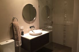 Bonnie Doon House | Water's Edge Holiday House - Sleeps 15