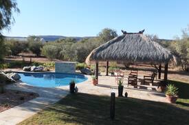 Connellan House | NAMPARA ON THE DUNE - Queen Room - ALICE SPRINGS