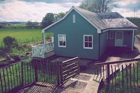 Crieff Cabin | Charming Riverside Cottage