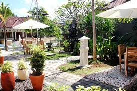 Kuta Bed & Breakfast | Poolside Single Room Warung Coco.