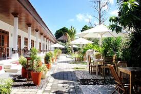 Kuta Bed & Breakfast | Poolside Single Room Warung Coco.
