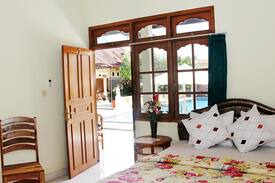 Kuta Bed & Breakfast | Poolside Single Room Warung Coco.