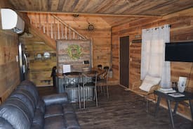 Pelsor Cabin | Ozark Mountain Trails Cabin
