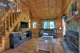 Ellijay Cabin | Cozy Bear Cabin is the perfect balance of modern day living and the rustic outdoors.
