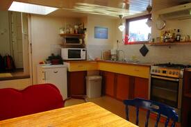 Oostelijke Eilanden en Kadijken Boat Rental | Antonia Houseboat in Amsterdam