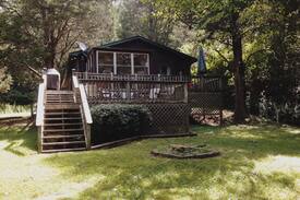 Lobelville Cabin | Sweeney Bluff Lodge steps away from the river