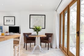 Broadway Cabin | The Cotswold Way Studio