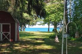 Lexington Cabin | Pfeiffer Cottage is Lakefront and Sleeps 6!